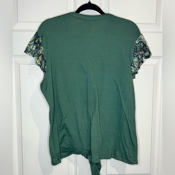 Almost Famous Women’s Green tie front top with Flutter Sleeves - Size XL - Picture 2 of 5